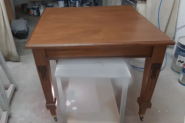 Αναπαλαίωση –επισκευή  τραπεζιού