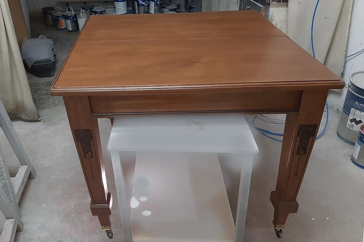 Αναπαλαίωση –επισκευή  τραπεζιού