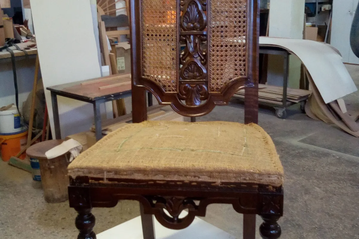 Αναπαλαίωση –επισκευή  καρεκλών